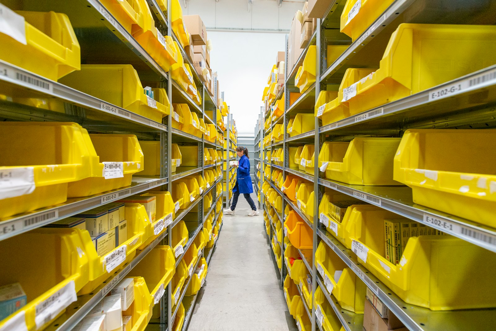 Transport and logistics route optimization and delivery tracking